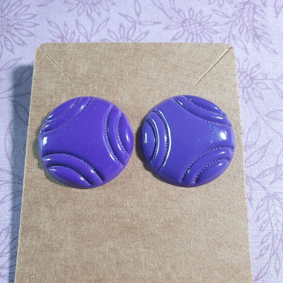 Vintage Purple Round Clip-On Earrings With Textured Design - Picture 2 of 4